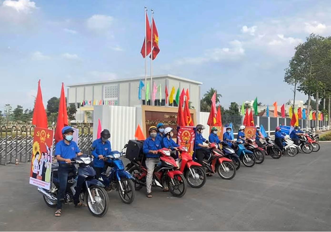 Huyện Đoàn Châu Phú tổ chức đội tuyên truyền lưu động