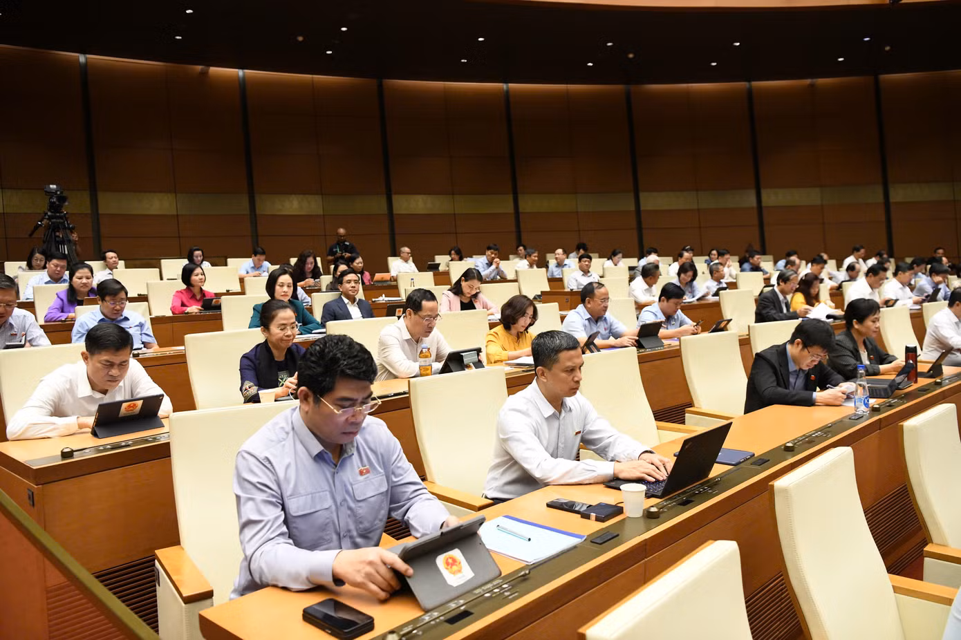 Kỳ họp thứ 8 Quốc hội khóa XV xem xét, quyết định nhiều nội dung quan trọng. Ảnh: Như Ý.