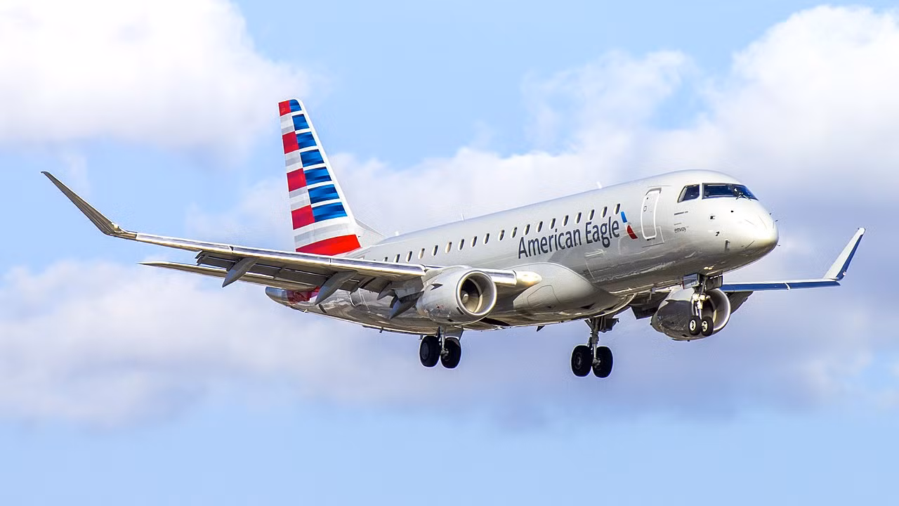 Một hành khách trên chuyến bay của American Airlines đã bị bắt giữ và đối mặt với cáo buộc liên bang sau khi có hành vi tấn công một tiếp viên hàng không.