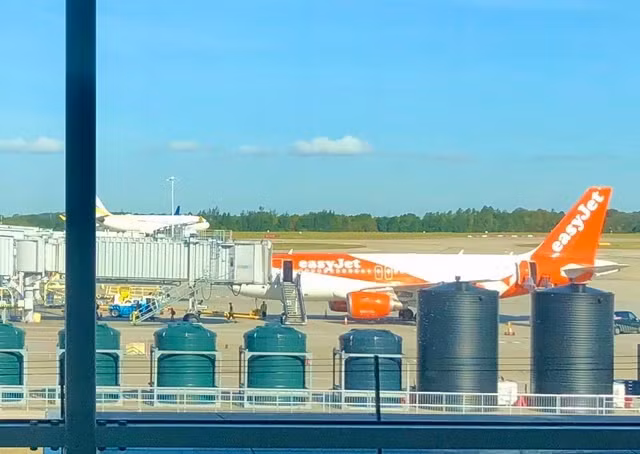 Máy bay Airbus A319 của EasyJet tại sân bay London Stansted. Ảnh: Simon Calder.