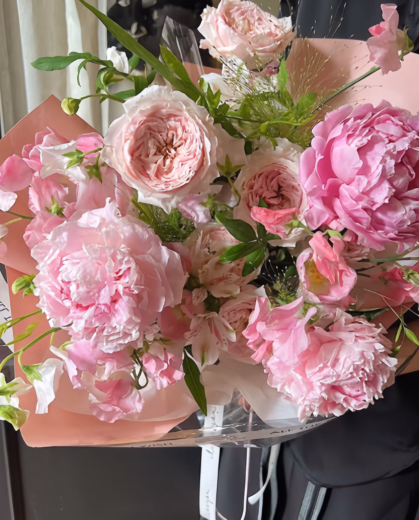 Hoa mẫu đơn (Peony) tại một cửa hàng hoa cao cấp trên phố Xã Đàn.