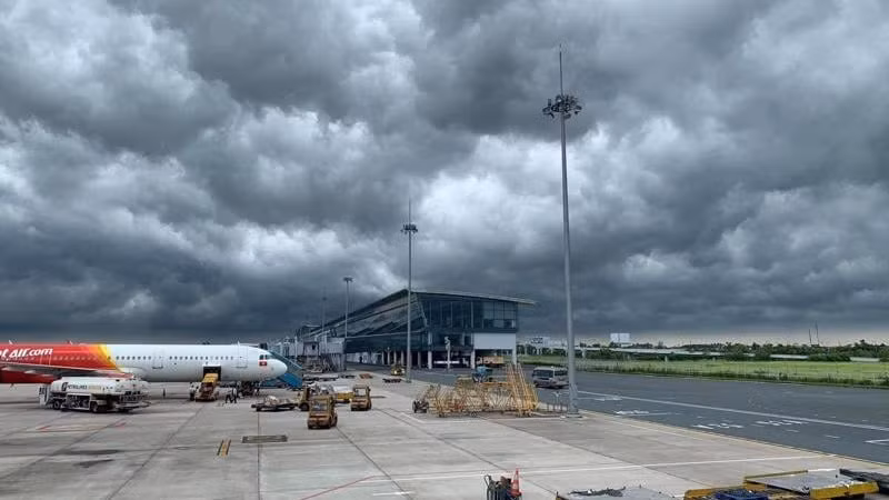 Cục Hàng không Việt Nam yêu cầu các sân bay nằm trong vùng ảnh hưởng bão triển khai ngay các phương án. Cục Hàng không Việt Nam yêu cầu các sân bay nằm trong vùng ảnh hưởng bão triển khai ngay các phương án.