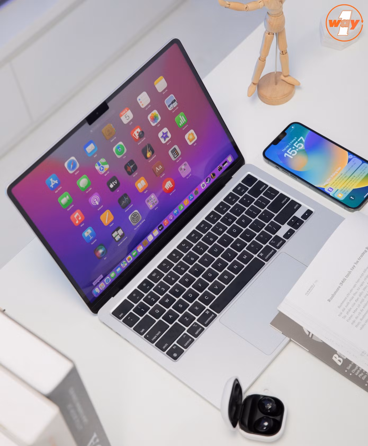 Khả năng kết nối của MacBook với các thiết bị khác trong hệ sinh thái Apple như iPhone, iPad, Apple Watch và AirPods là 1 điểm cực kỳ tiện lợi cho những ai là fan của nhà Táo