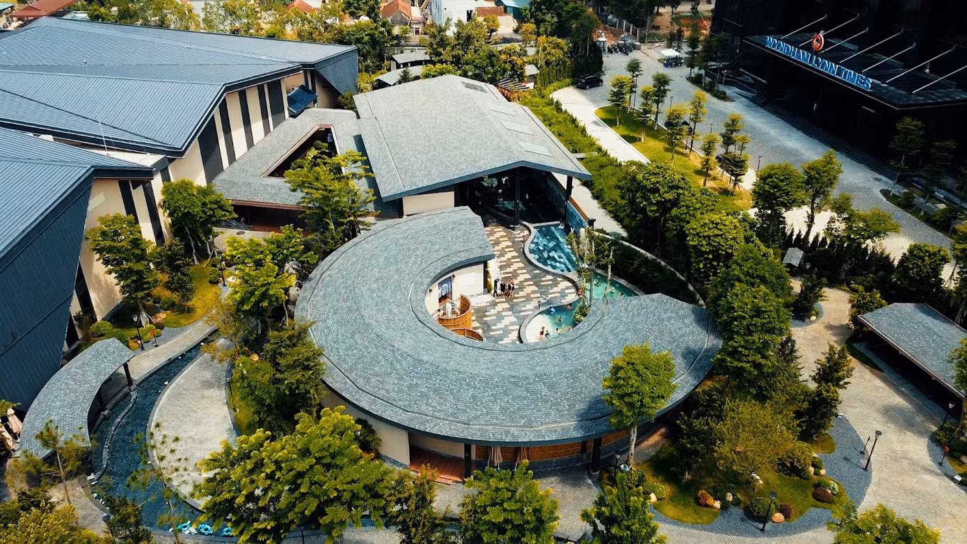 Được phát triển trong quần thể nghỉ dưỡng khoáng nóng độc đáo với Công viên khoáng nóng Ohayo Onsen &amp; Spa bậc nhất miền Bắc - công trình tiện ích cộng đồng tốt nhất Việt Nam 2023