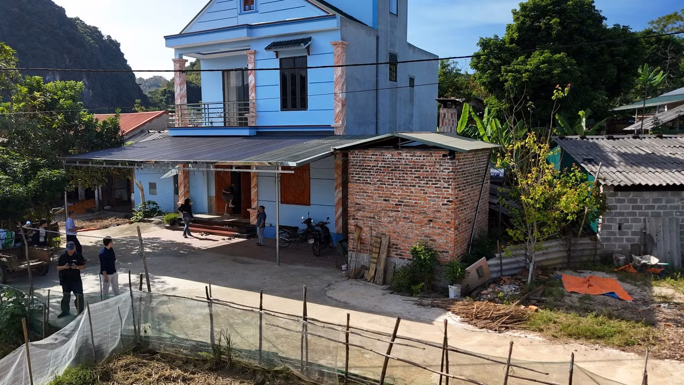 Ngôi nhà hai tầng khang trang của gia đình ông Hiến.
