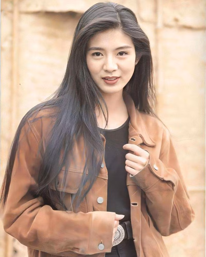 12. Dương Thái Ni (SN 1974) nổi tiếng qua những bộ phim như “Đoạ lạc thiên sứ”, “Tân câu chuyện cảnh sát”, “Bangkok nguy hiểm”…