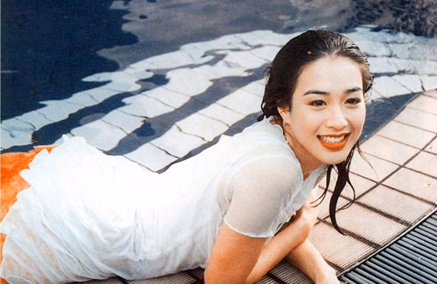13. Chung Lệ Đề (SN 1970) là nữ diễn viên Hong Kong gốc Việt. Cô đăng quang ngôi vị “Hoa hậu Quốc tế Trung Quốc” năm 1993 do TVB tổ chức. Năm 2000, cô được độc giả của tạp chí FHM Singapore bình chọn là Người phụ nữ gợi cảm nhất châu Á.