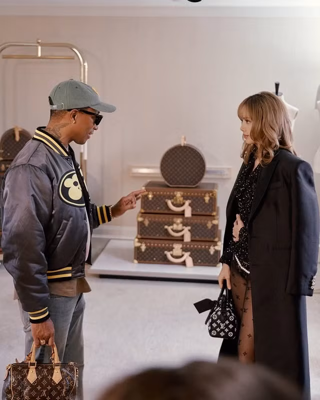 Lisa đăng ảnh chụp cùng Pharrell Williams tại hậu trường Met Gala. Ảnh: IG.