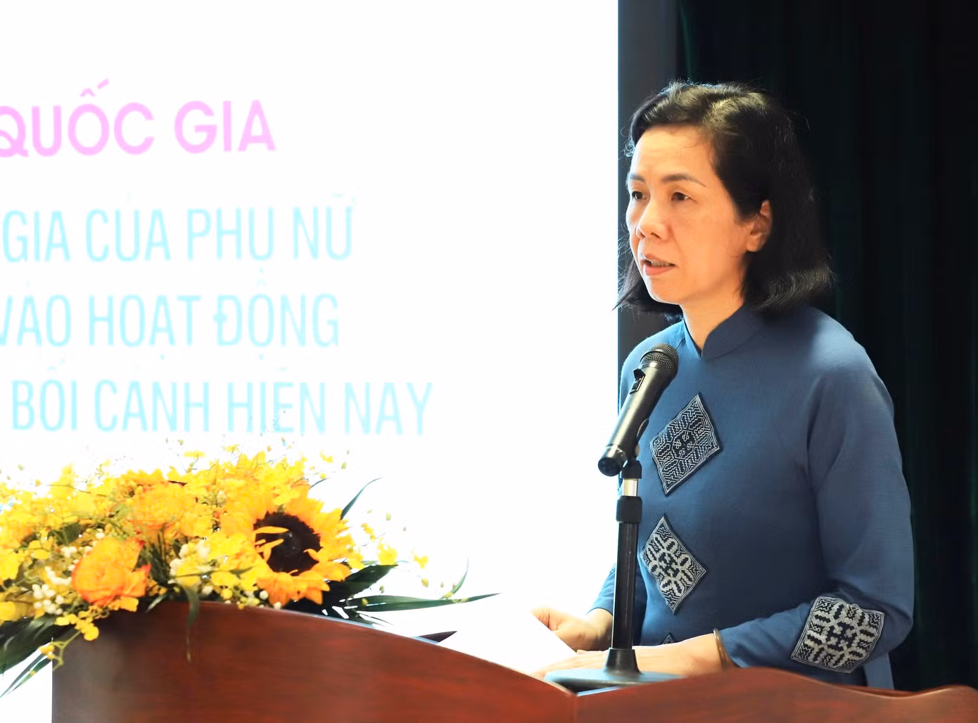 Bà Nguyễn Thị Minh Hương - Phó Chủ tịch Hội Liên hiệp Phụ nữ Việt Nam phát biểu khai mạc hội thảo.