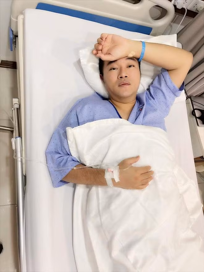 Ca sĩ Minh Quân nhập viện ngày 14/10 (Ảnh: FBNV).