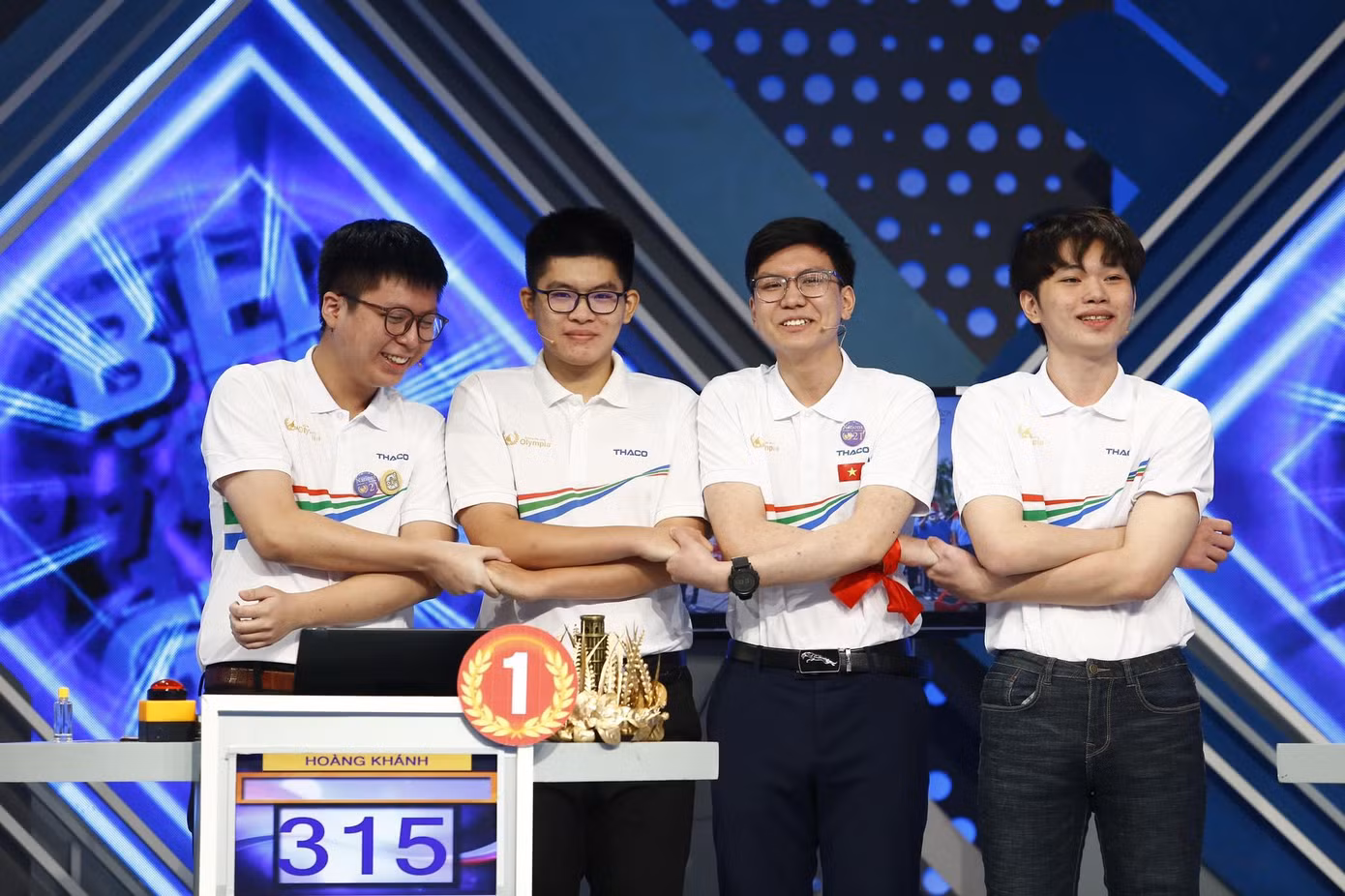 Khoảnh khắc đẹp trong trận chung kết Olympia 21 - Ảnh: Hải Hưng