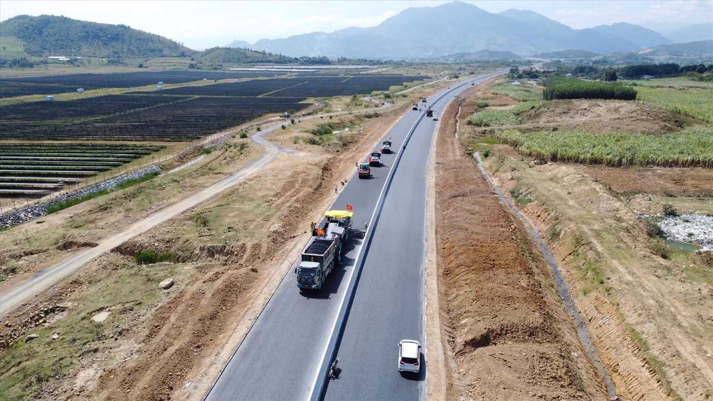 Cao tốc Nha Trang - Cam Lâm đã đủ điều kiện thông xe kỹ thuật. Ảnh: Lữ Hồ.