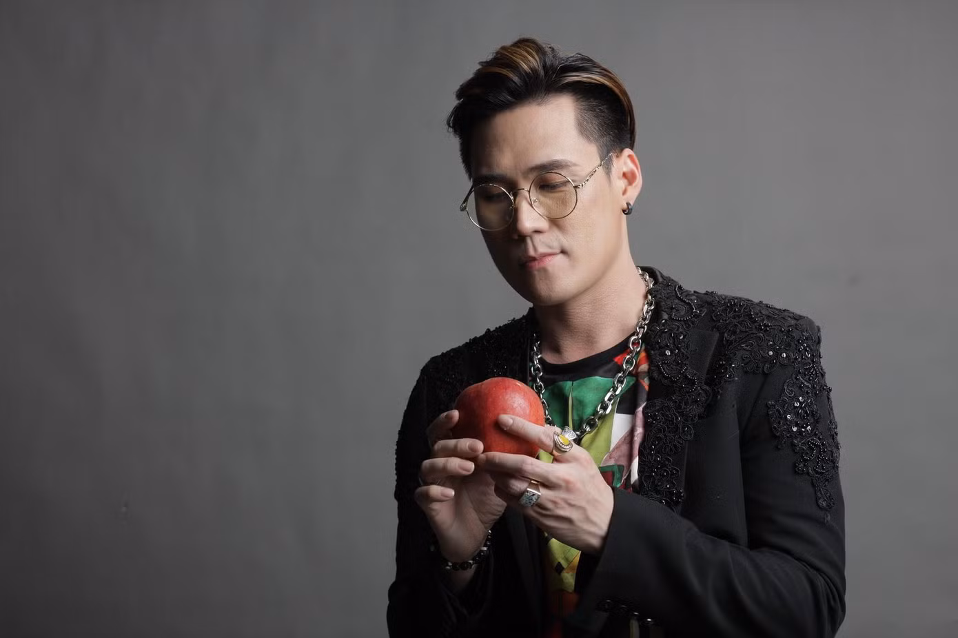 Tên tuổi Khánh Phương gắn liền với "Chiếc khăn gió ấm".
