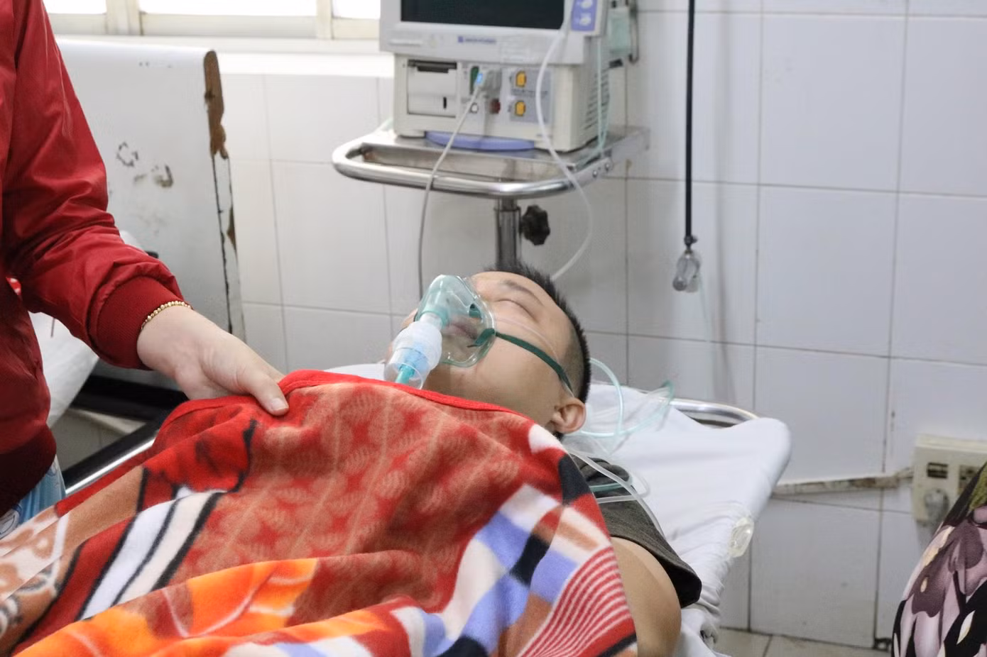 Rò rỉ khí gas, hàng loạt công nhân nhập viện cấp cứu ảnh 3