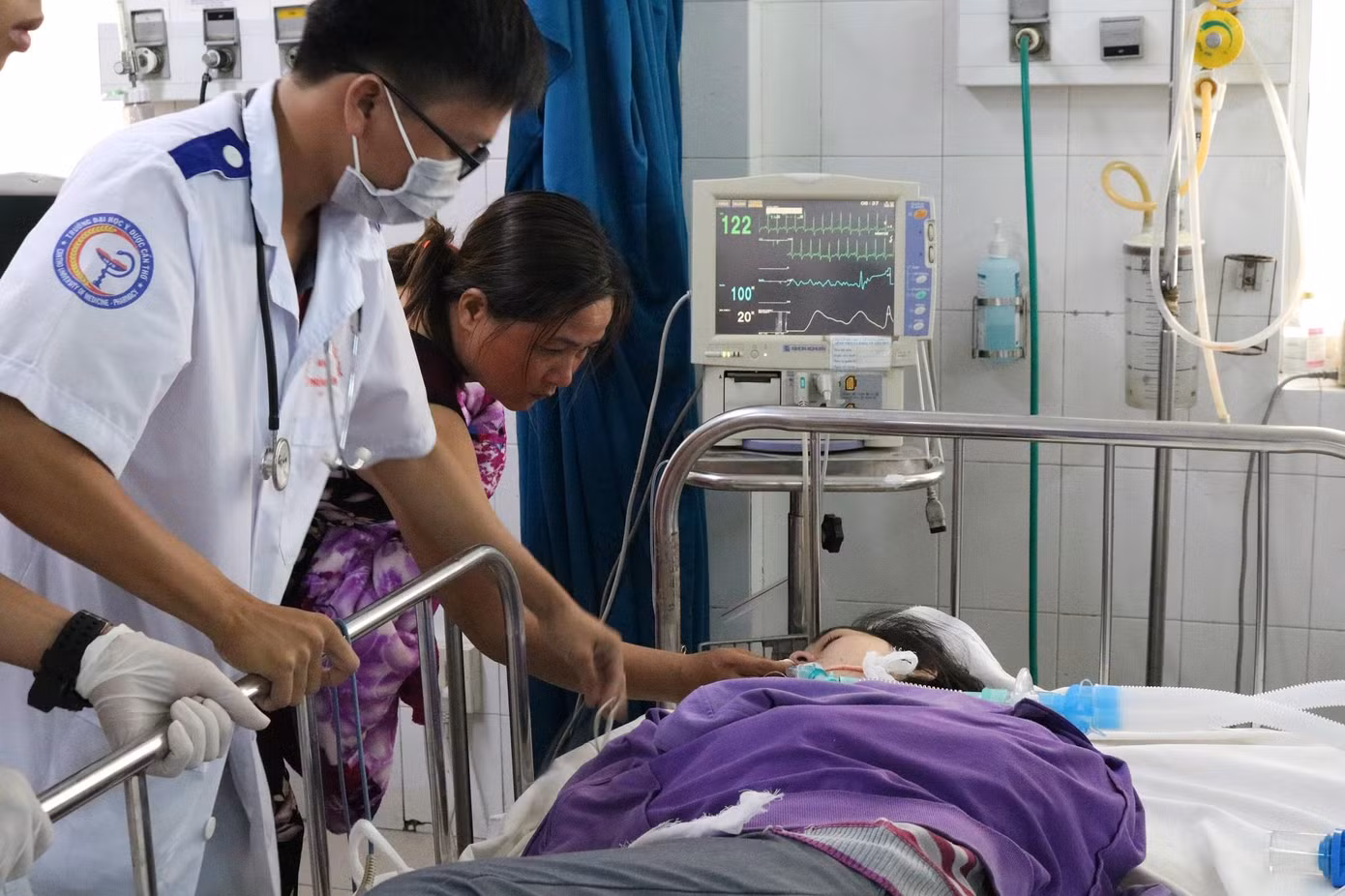 Rò rỉ khí gas, hàng loạt công nhân nhập viện cấp cứu ảnh 2