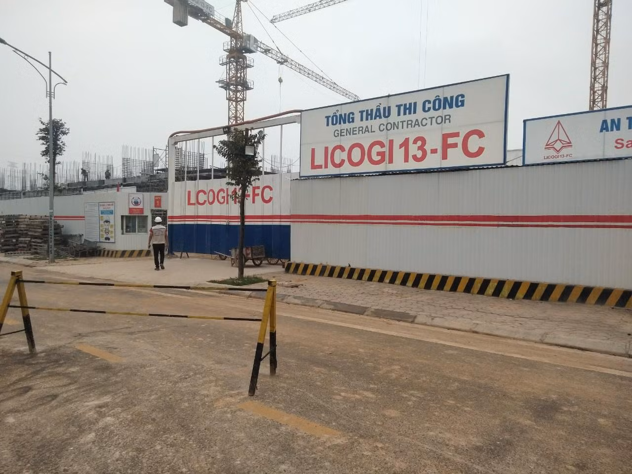Dự án NƠXH Evergreen Bắc Giang đang xây dựng, chưa đủ điều kiện được phép mua bán, chuyển nhượng nhưng sàn môi giới đã rầm rộ rao bán căn hộ và sản phẩm shophouse thu tiền chênh bên ngoài của dự án.