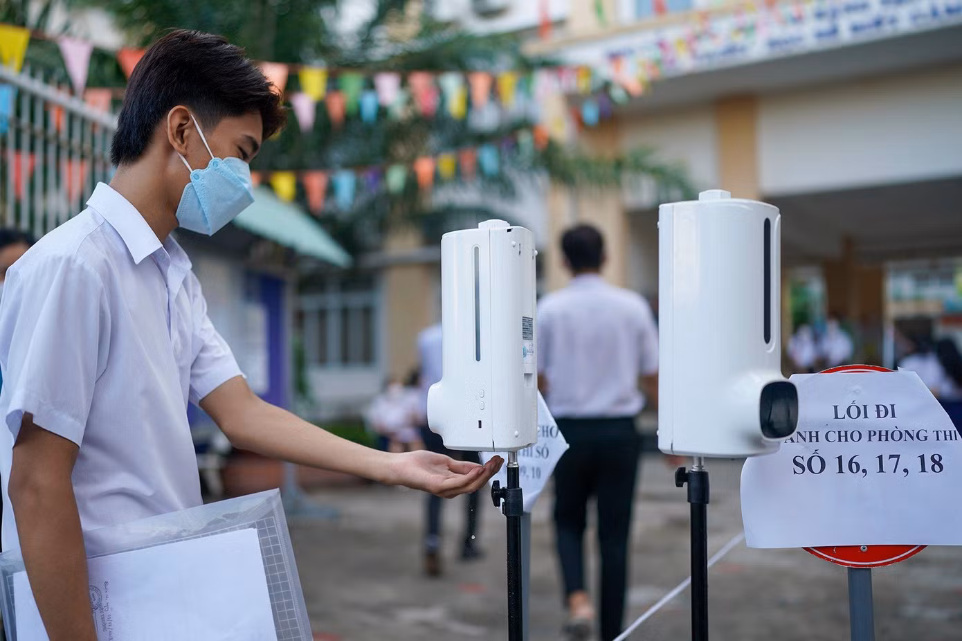 Thí sinh tham dự kỳ thi lớp 10 tại TPHCM ngày 12/6