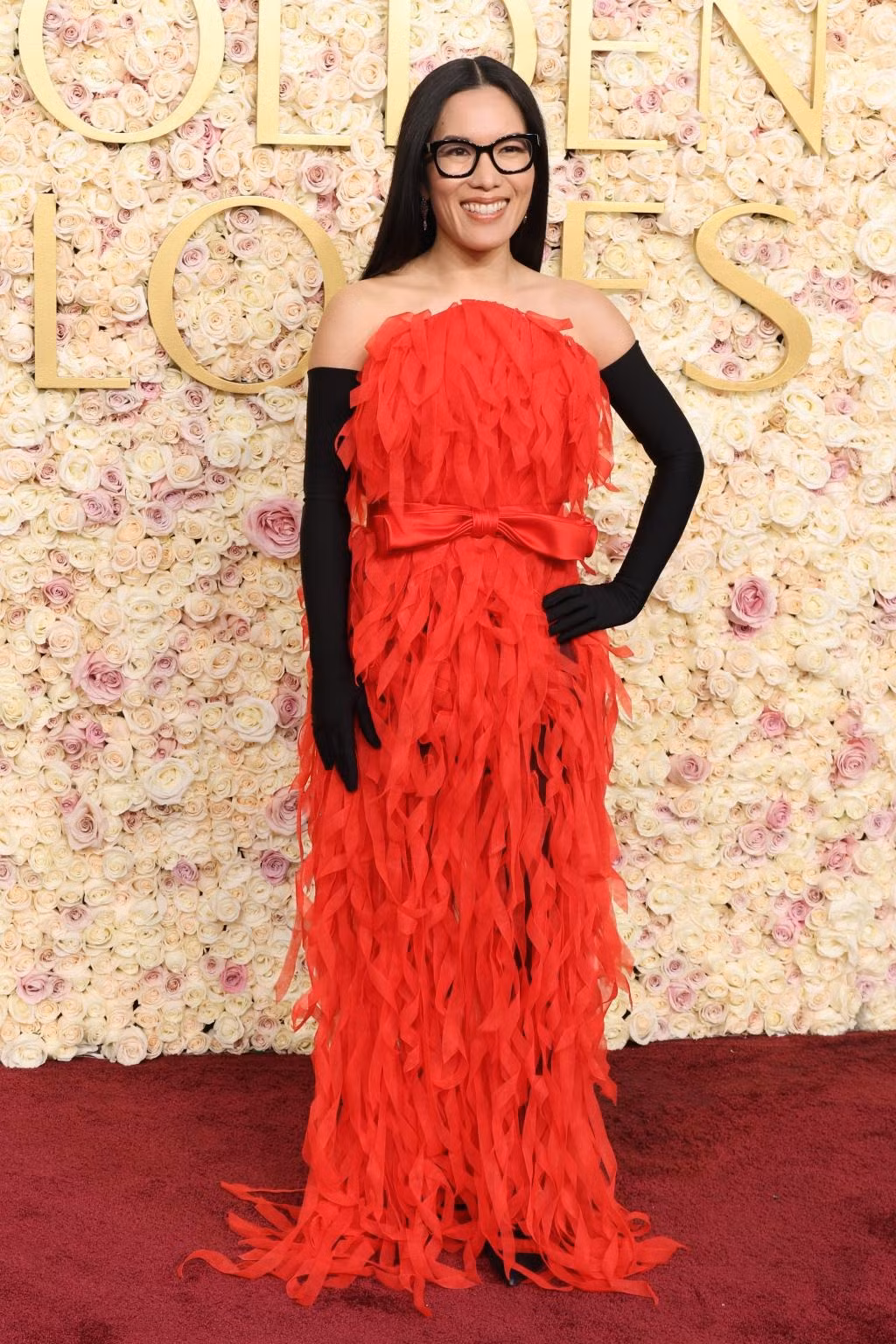 Kerry Washington (trái) và Ali Wong như hai hộp quà gói vội. Ảnh: Getty Images.