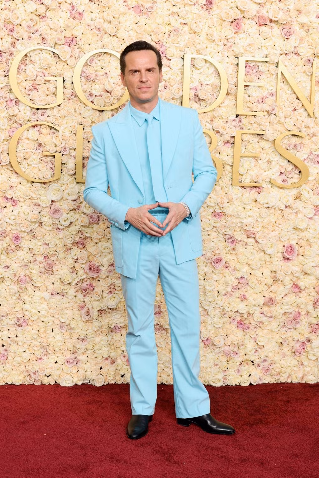 Timothée Chalamet, Andrew Scott và Eddie Redmayne (trái sang phải) là những nam diễn viên lọt vào top sao mặc xấu. Những bộ vest của họ có kiểu dáng cơ bản nhưng họa tiết, cách phối màu hoặc màu sắc như hàng chợ. Ảnh: AP/Getty Images.
