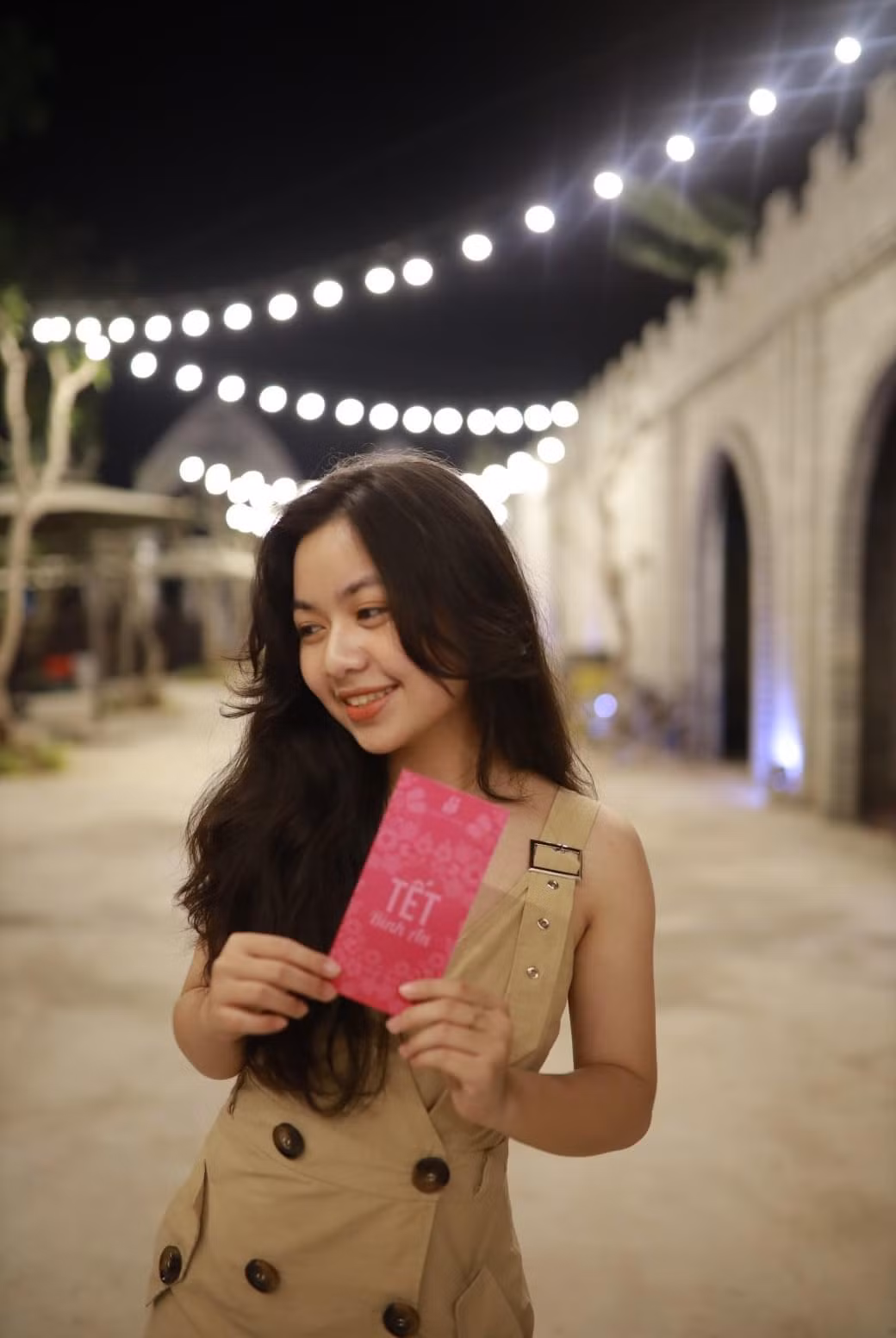 Vẻ ngoài đời thường xinh xắn của cô sinh viên năm nhất.