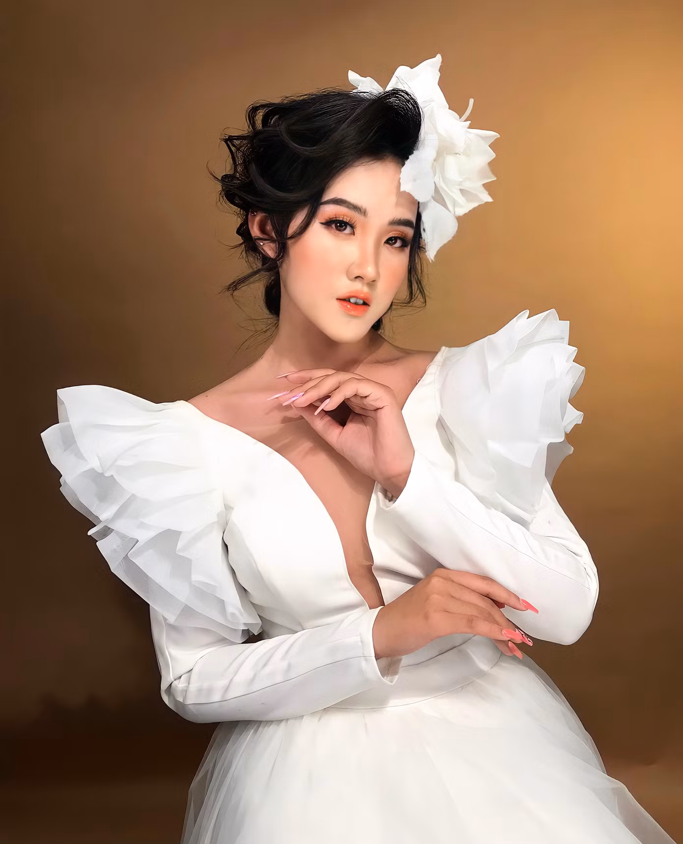 Myna sinh năm 1997, hiện là Content Creator (Người sáng tạo nội dung)