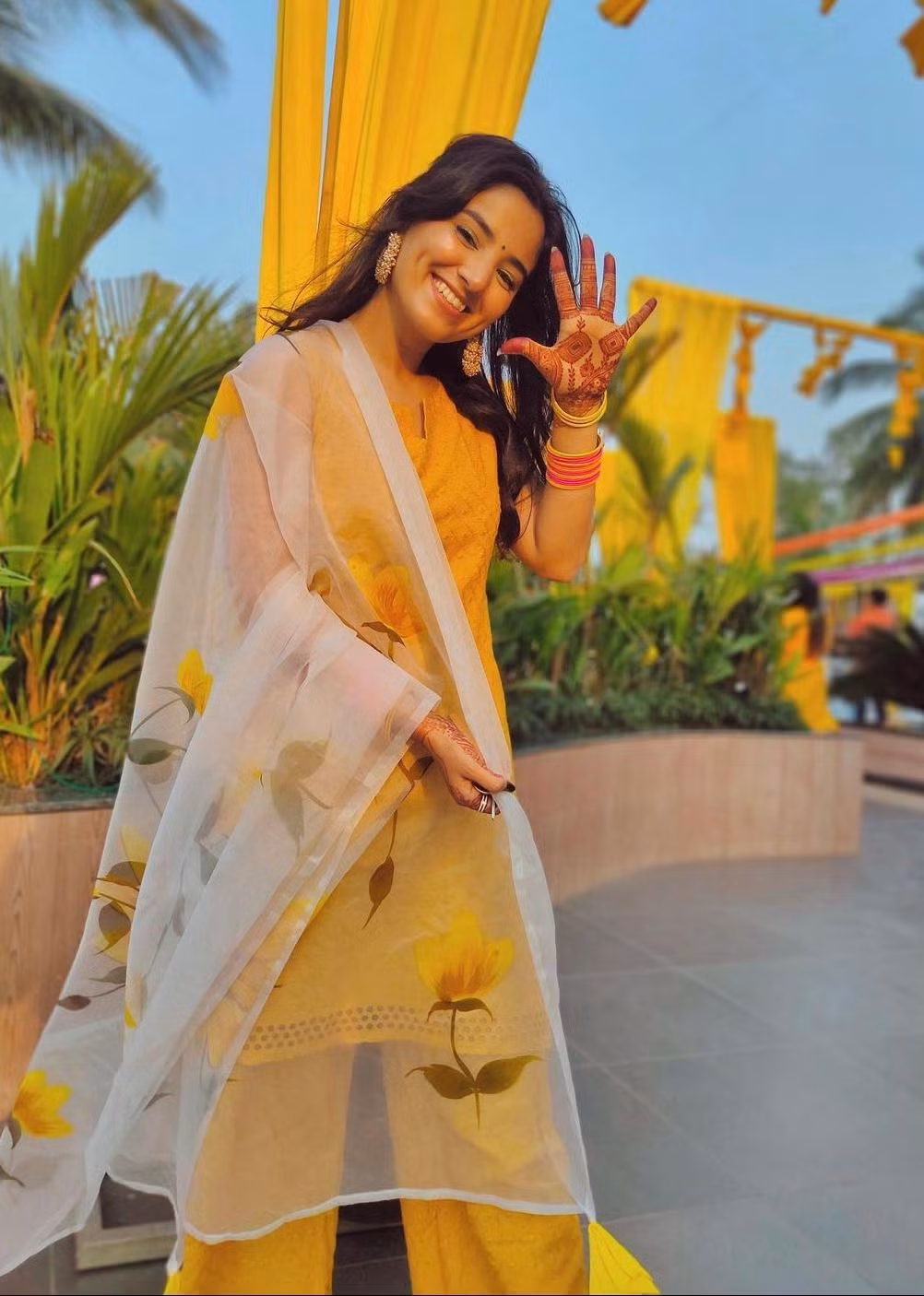 Somya được mời làm đại sứ thương hiệu cho các hãng mỹ phẩm nổi tiếng như Maybeline, L’Oréal, Estée Lauder…
