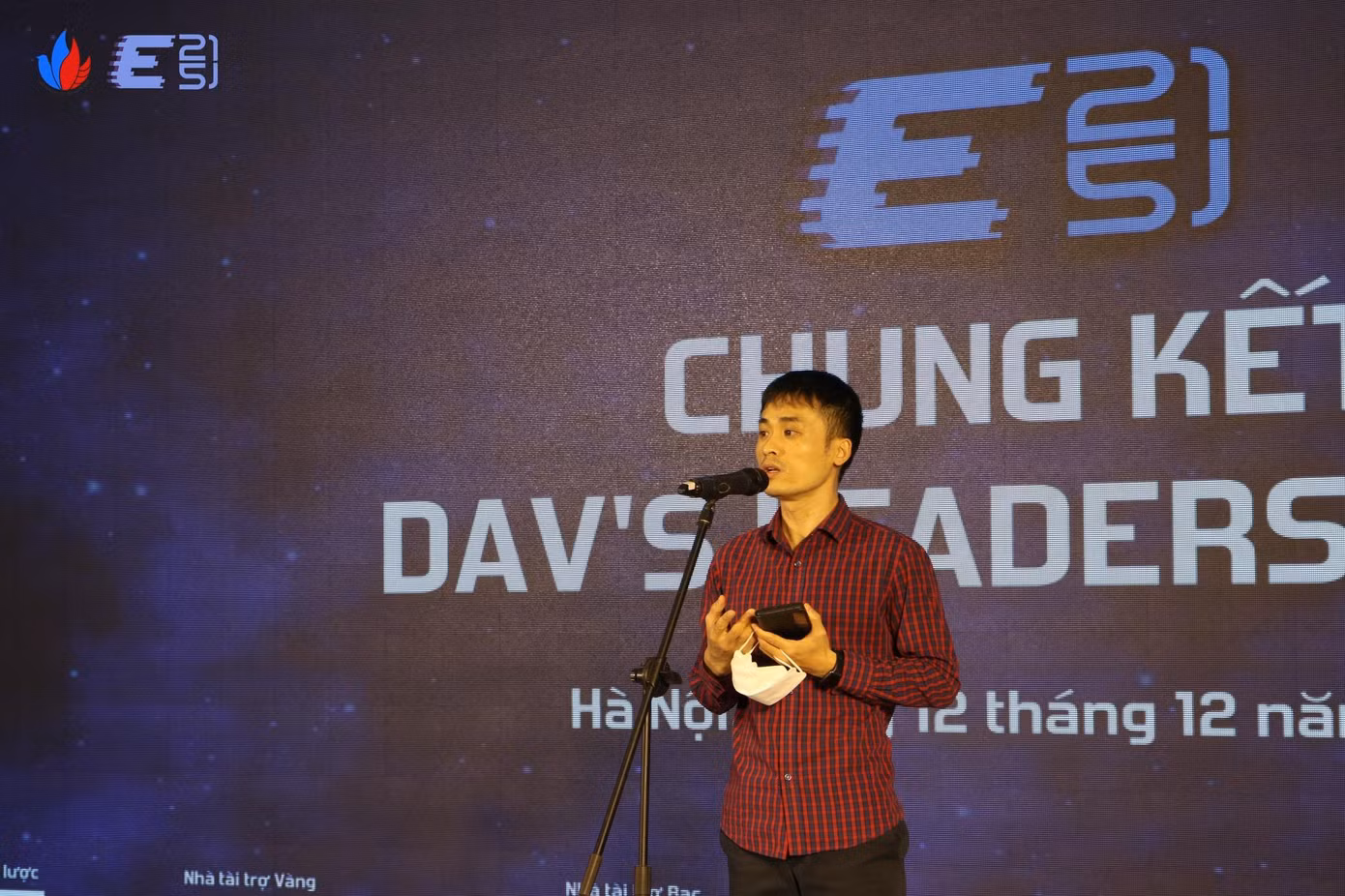 Thầy Nguyễn Tuấn Hiệp - Chủ tịch HSV Học viện Ngoại giao, Phó trưởng phòng CTCT &amp; QLSV phát biểu khai mạc (Ảnh: BTC).