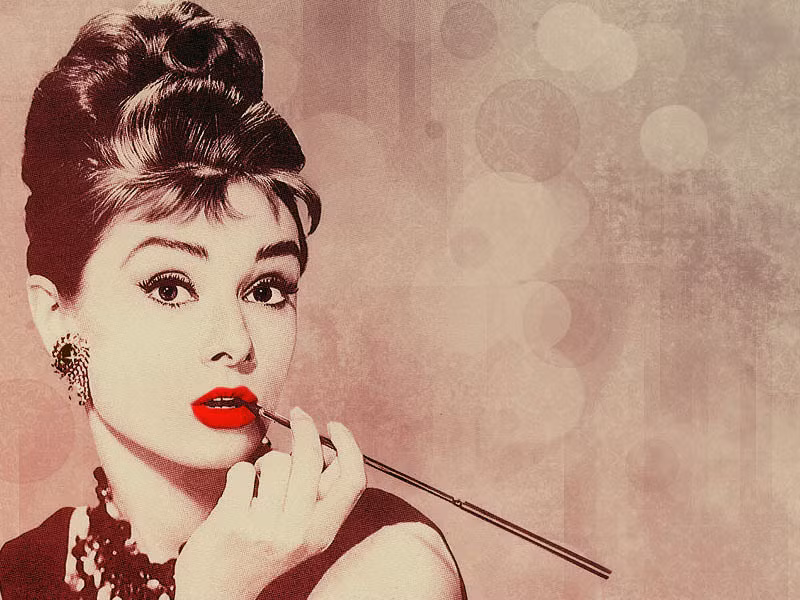 Hình ảnh xúc động của nữ minh tinh Audrey Hepburn khi đến Việt Nam ảnh 7