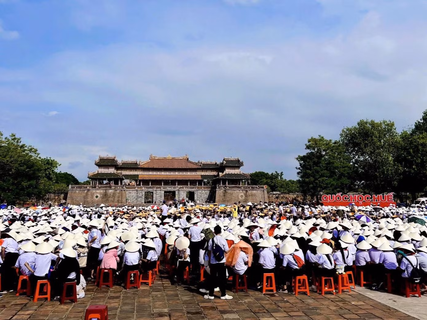 Hôm nay, thời tiết tại Huế có nắng đẹp, hoạt động tổng duyệt diễn ra suôn sẻ. Ảnh: Fanpage Đường lên đỉnh Olympia