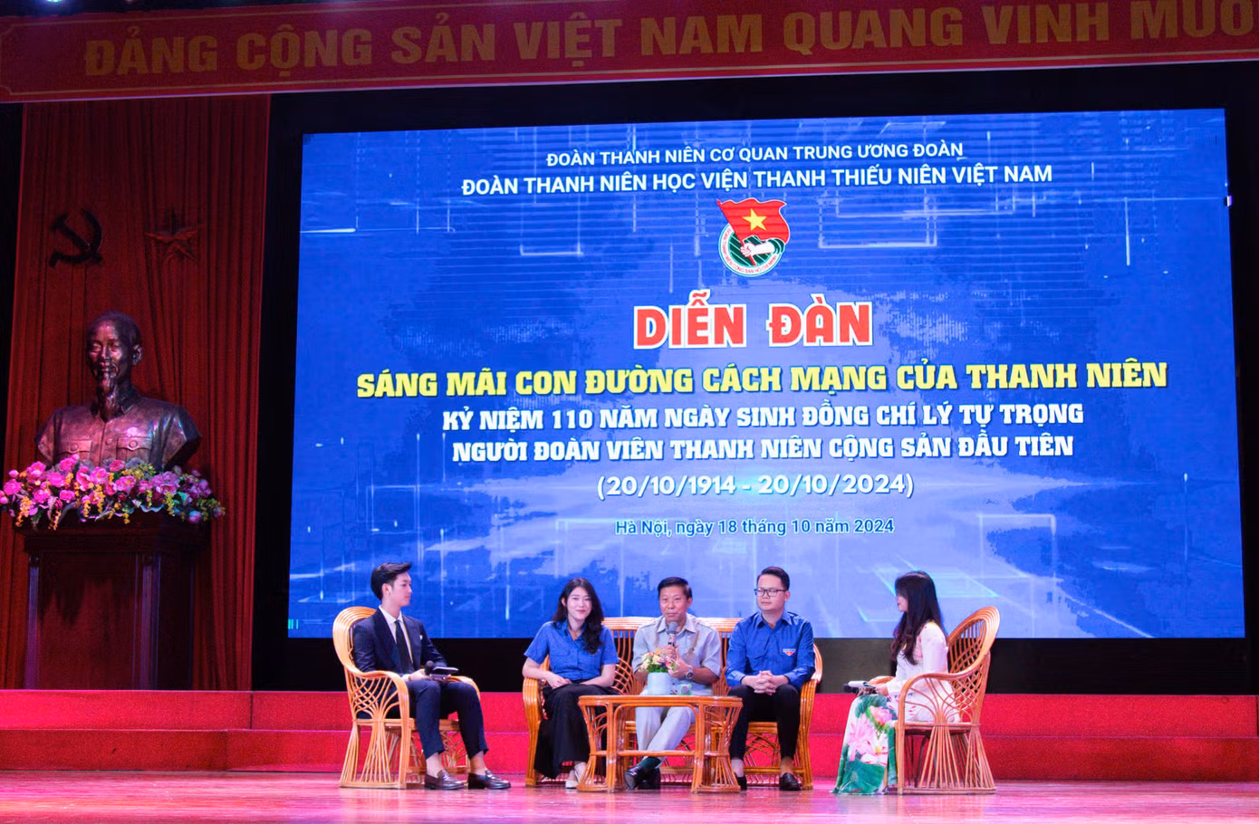Các diễn giả chia sẻ tại chương trình.