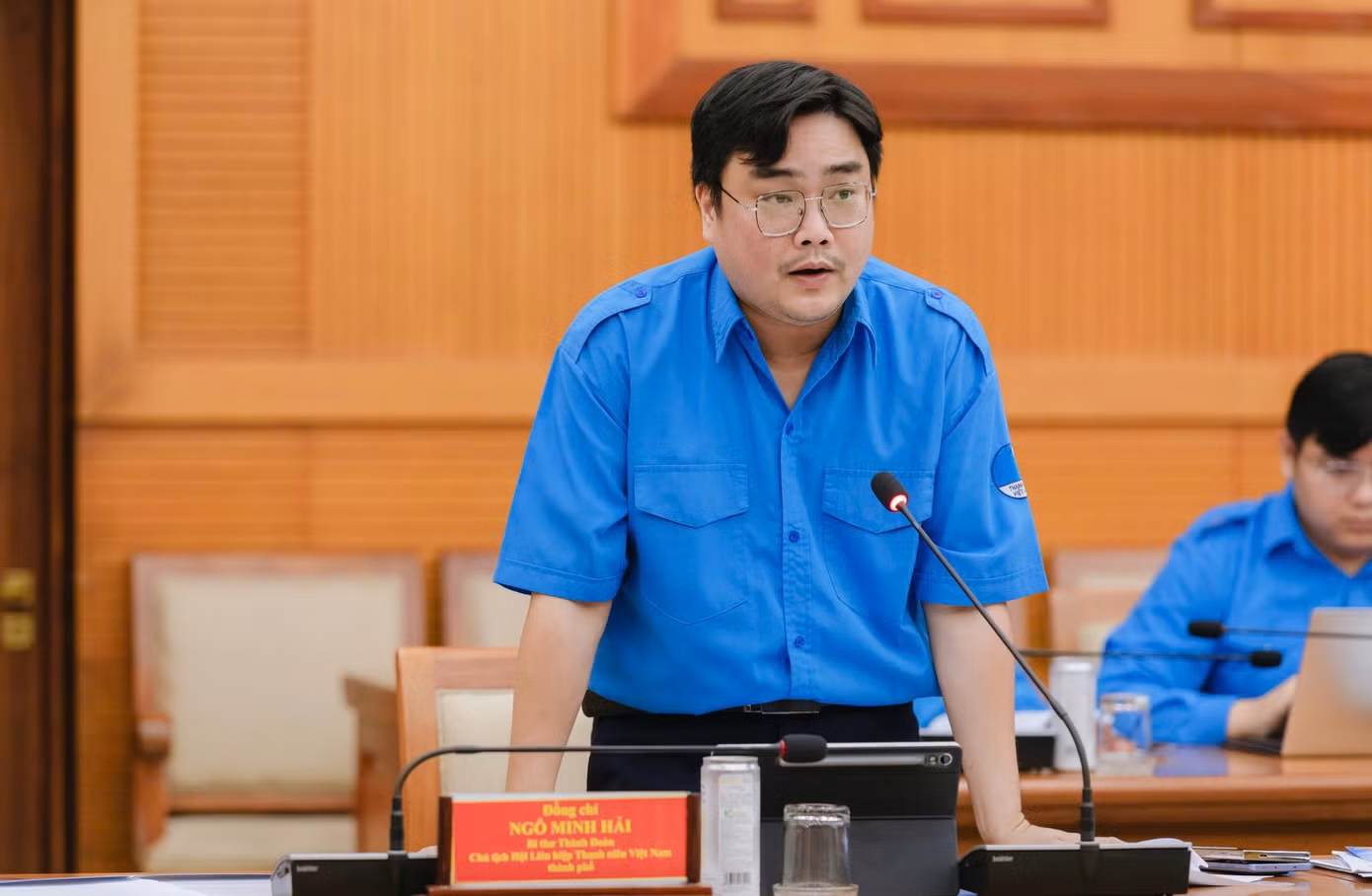 Anh Ngô Minh Hải - Bí thư Thành Đoàn, Chủ tịch Hội LHTN Việt Nam TPHCM báo cáo công tác chuẩn bị đại hội.