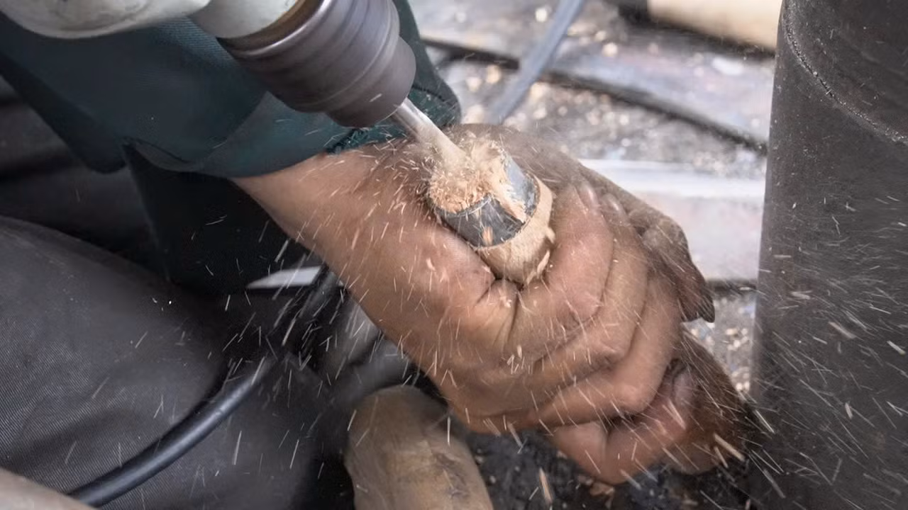 Nghề rèn dạo trên ghe từng có thời kỳ “hoàng kim”, làm không hết việc, nhưng với sự phát triển của công nghiệp và sự xuất hiện của các sản phẩm hiện đại, nghề rèn truyền thống đang mai một, nhiều lò rèn dạo và cả trên bờ dần “tắt lửa”.