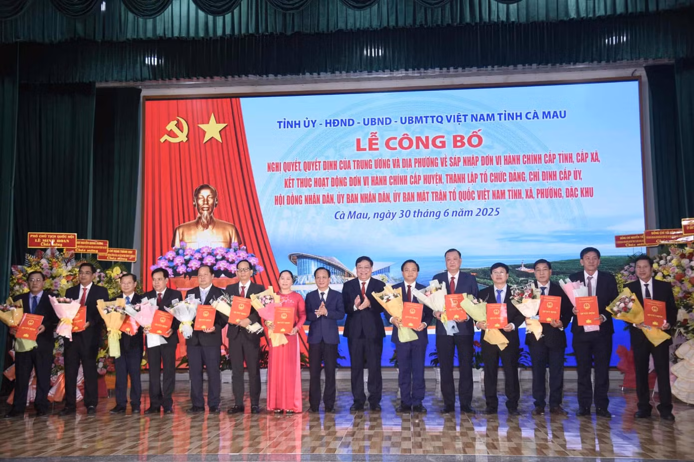 Bà Nguyễn Thu Tư - Giám đốc Sở Dân tộc và Tôn giáo là nữ giám đốc sở duy nhất của tỉnh Cà Mau sau hợp nhất với tỉnh Bạc Liêu.