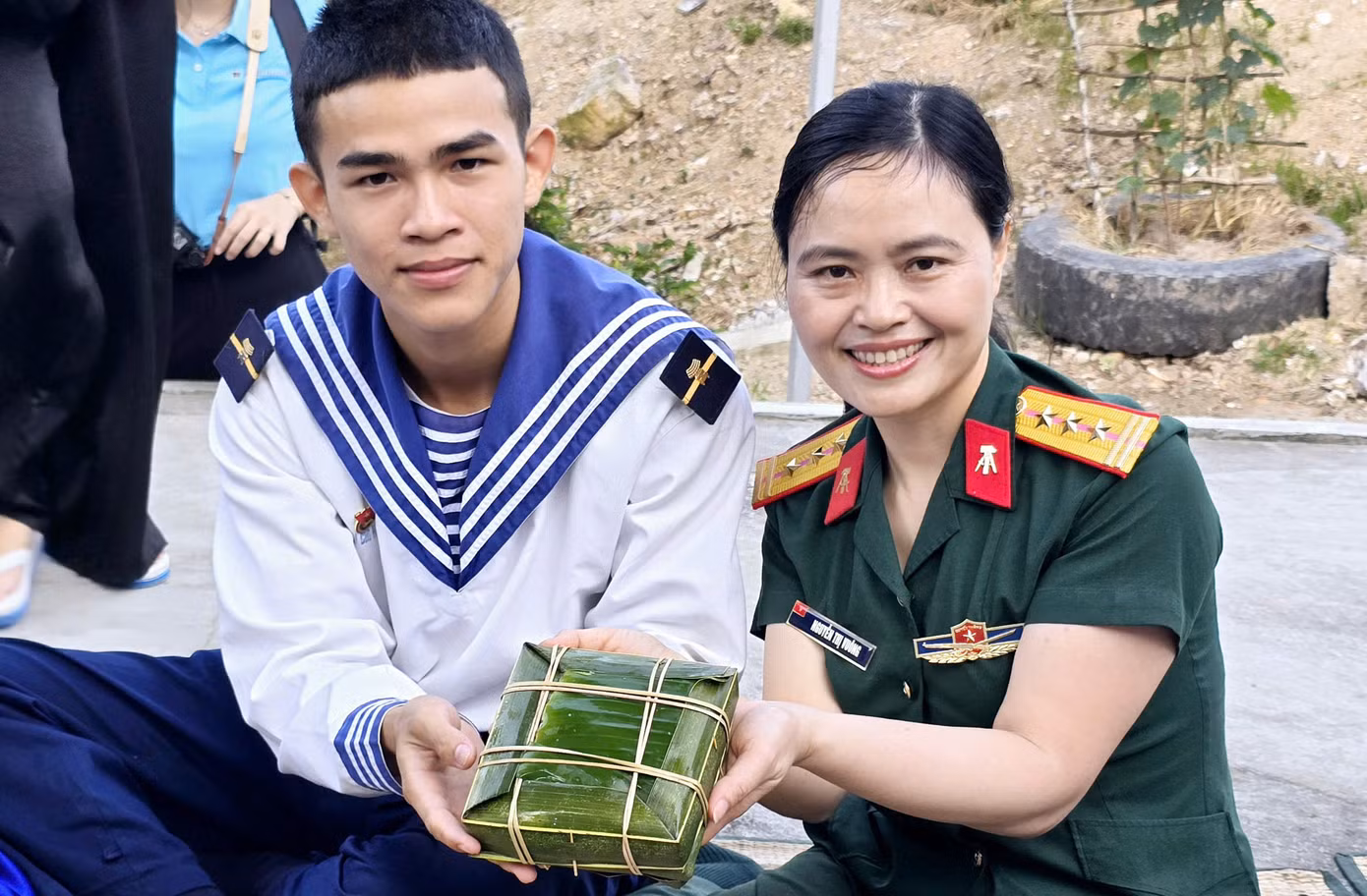 Trong hành trình chúc Tết cán bộ, chiến sĩ và nhân dân vùng biển đảo Tây Nam, đoàn đại biểu các tỉnh thành phía Nam đến đâu cũng tạo ra bầu không khí ấm cúng, gắn kết.