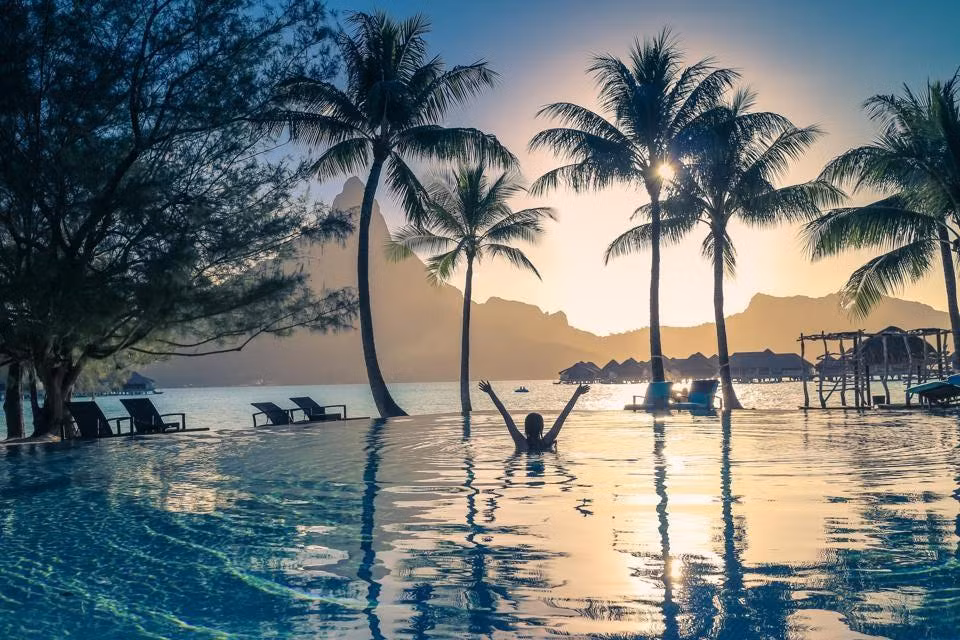 Hoàng hôn ở Bora Bora, French Polynesia. Ảnh: Getty Images.