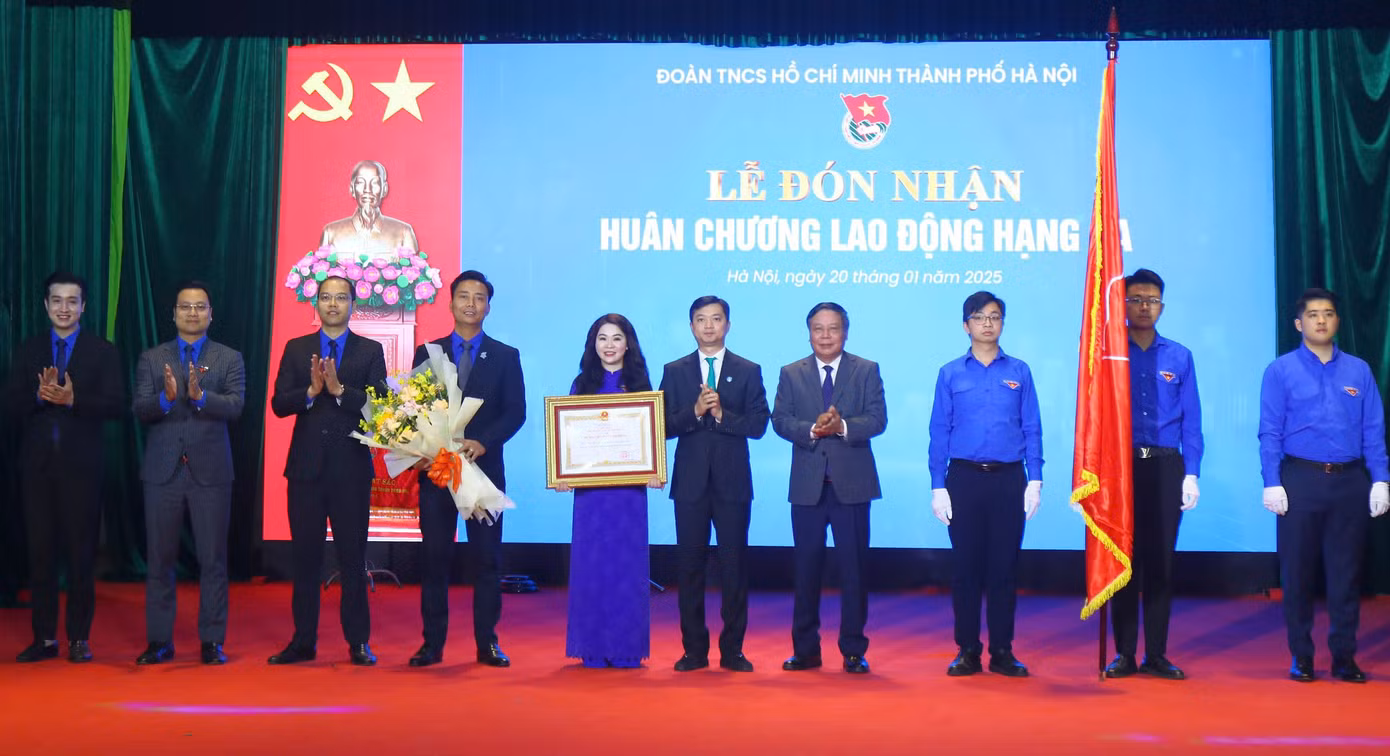 Đoàn Thanh niên TP Hà Nội đón nhận Huân chương Lao động hạng Ba