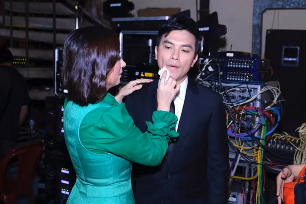 Tăng Thanh Hà khoe con trai; Ngọc Trinh đọ dáng cùng Thủy Tiên ảnh 3