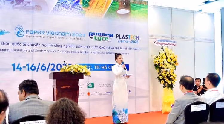 Thúy Vy hiện đang làm MC song ngữ cho nhiều chương trình.