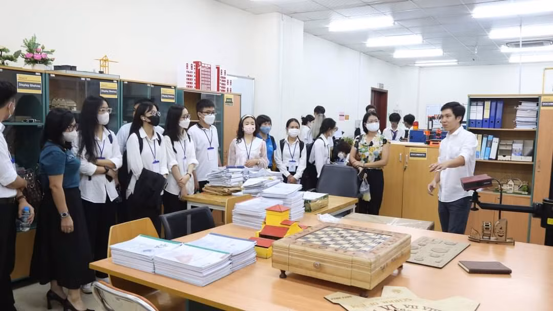 Sau vòng Chung kết, các thí sinh đã được tham quan Khu Công nghệ Phần mềm (ĐHQG TPHCM); Viện tế Bào gốc, trường ĐH Khoa học Tự nhiên (ĐHQG TPHCM); trường ĐH Quốc tế (ĐHQG TPHCM); Trung tâm Công nghệ Sinh học TPHCM.
