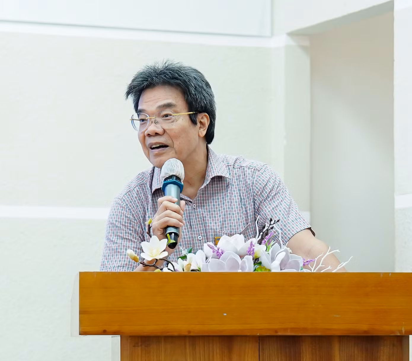 PSG. TS Nguyễn Phú Tụ (Trưởng khoa Marketing – Kinh doanh quốc tế, trường ĐH Công nghệ TP. HCM) cho rằng, chuyển đổi số sẽ mang lại thách thức cho sinh viên nhưng bên cạnh đó cũng có rất nhiều cơ hội.