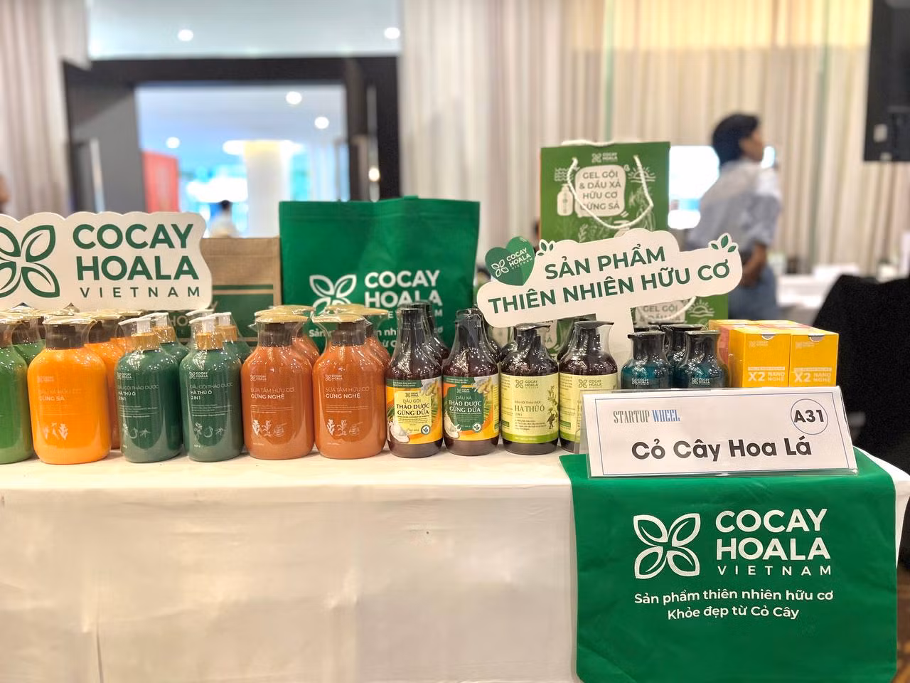 Sản phẩm của thương hiệu “Cỏ cây hoa lá” xuất hiện thường xuyên trên các sàn thương mại điện tử trong và ngoài nước. Sản phẩm của thương hiệu “Cỏ cây hoa lá” xuất hiện thường xuyên trên các sàn thương mại điện tử trong và ngoài nước.