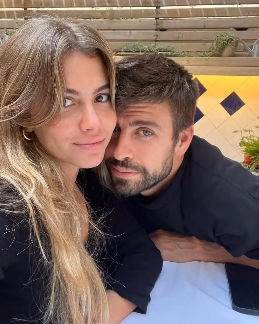 Pique và Clara bị thế giới ghẻ lạnh. Ảnh: IG.