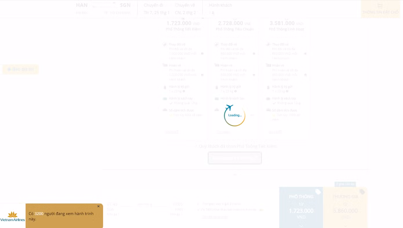 Website đặt vé chặng Hà Nội - TPHCM và ngược lại của Vietnam Airlines thường xuyên rơi vào tình trạng nghẽn mạng vì lượng người đặt vé tăng cao. Ảnh: Lộc Liên.