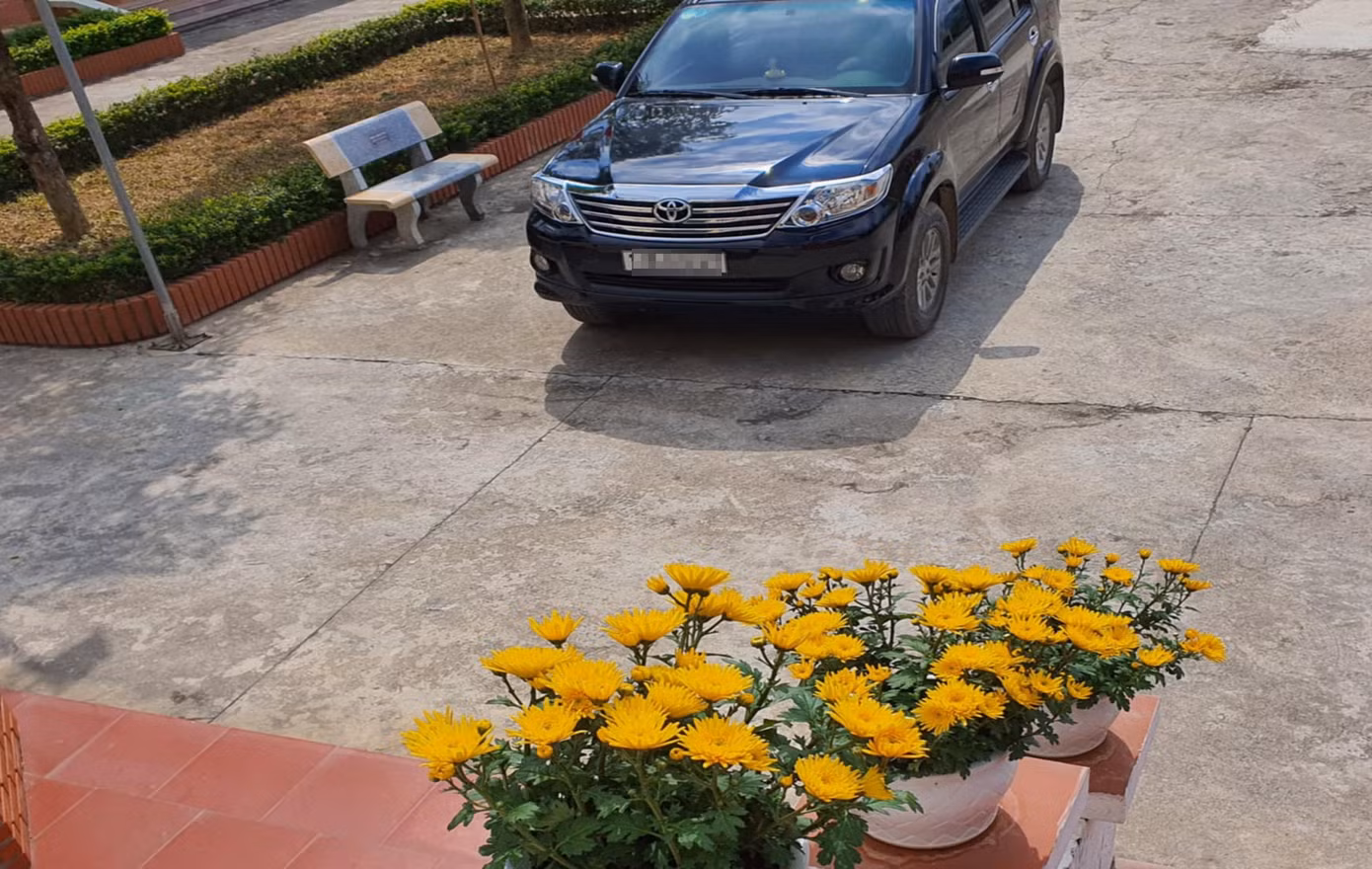 Trước tình hình giá vé máy bay và tàu hỏa tăng cao, nhiều gia đình cho biết họ có ý định chuyển sang lựa chọn phương án thuê ô tô tự lái để tiết kiệm chi phí. Ảnh: Lộc Liên.