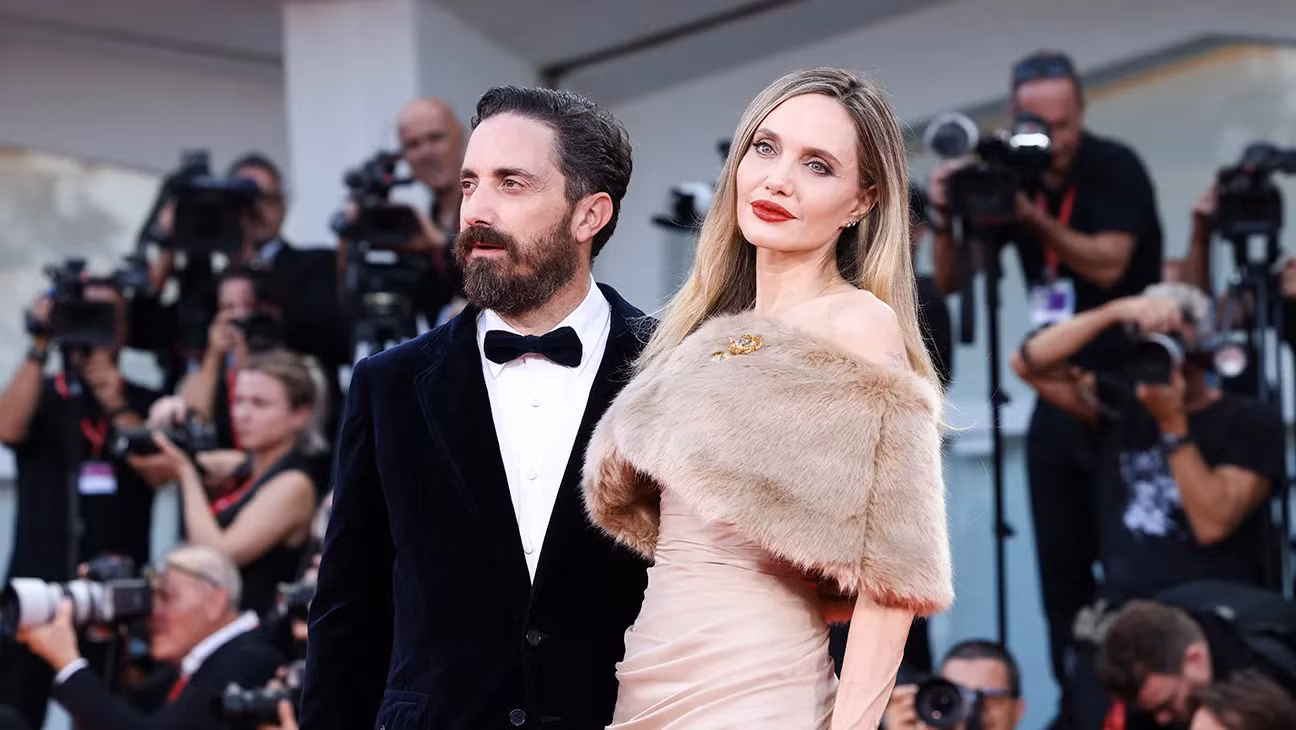 Về mặt diễn xuất, sự lựa chọn Angelina Jolie vào vai diva opera huyền thoại được cho là quyết định sáng suốt của Pablo Larraín.