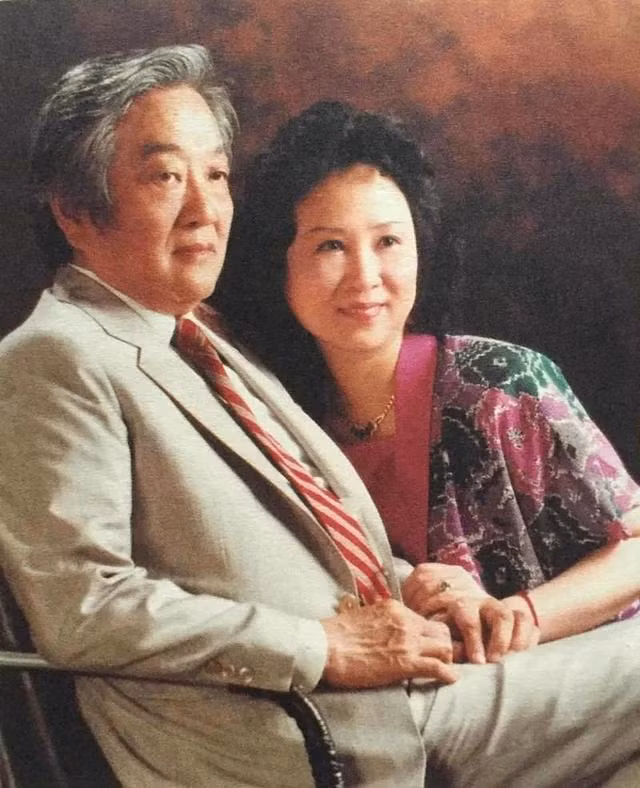 Quỳnh Dao bên người chồng thứ hai.