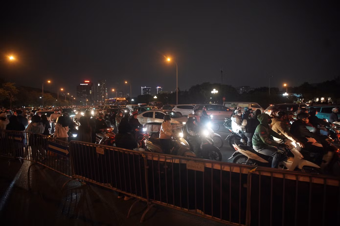 Biển người ở sân Mỹ Đình ảnh 15