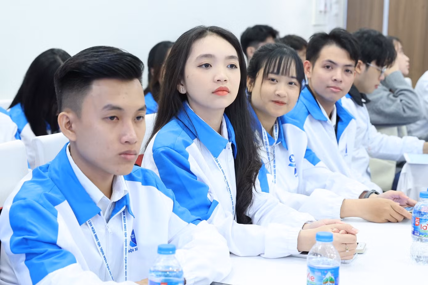 Các đại biểu tập trung theo dõi, nêu ý kiến tại buổi thảo luận.