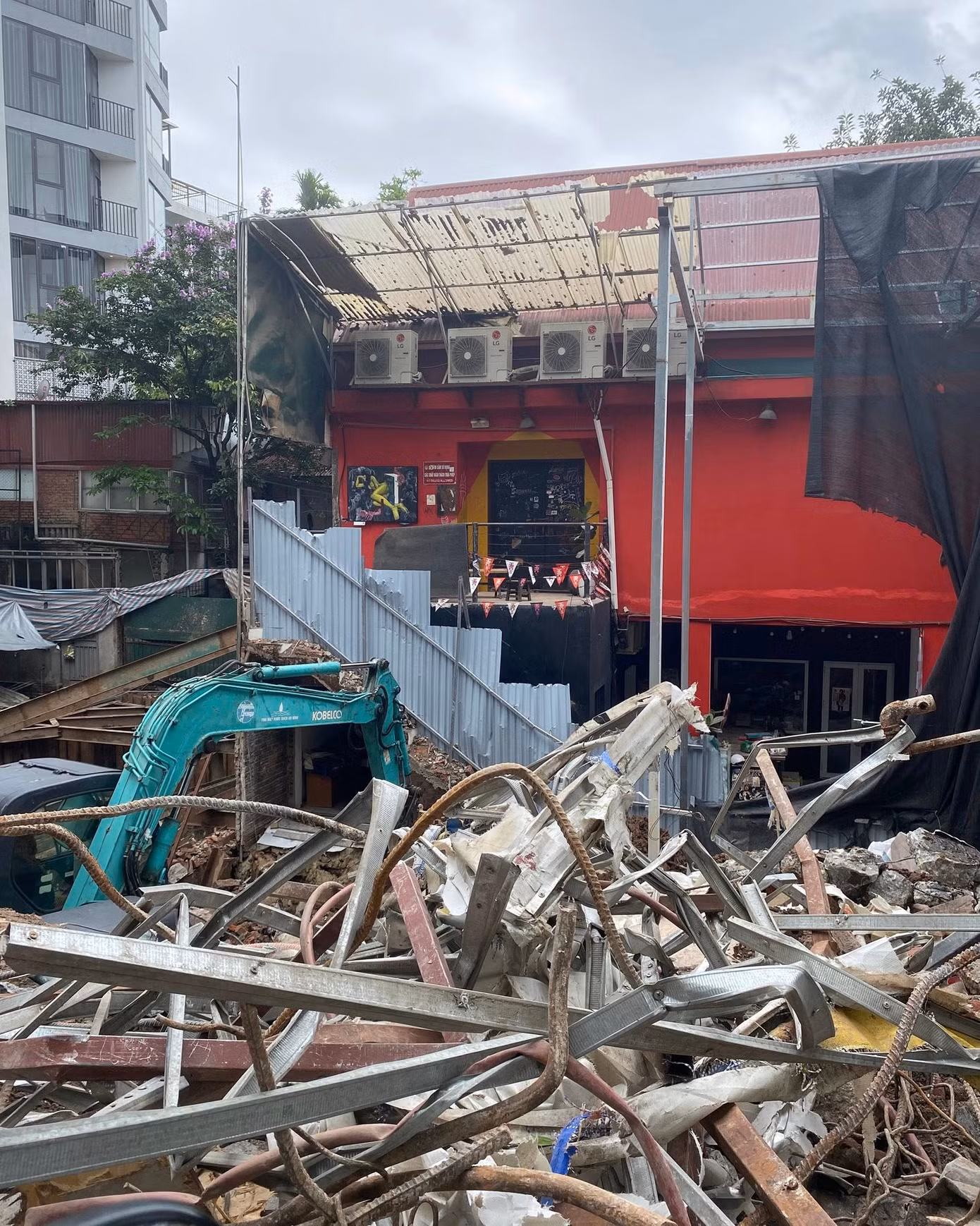 Hanoi Rock City ngừng hoạt động để đảm bảo an toàn trong thời gian khu vực lân cận có công trình xây dựng.