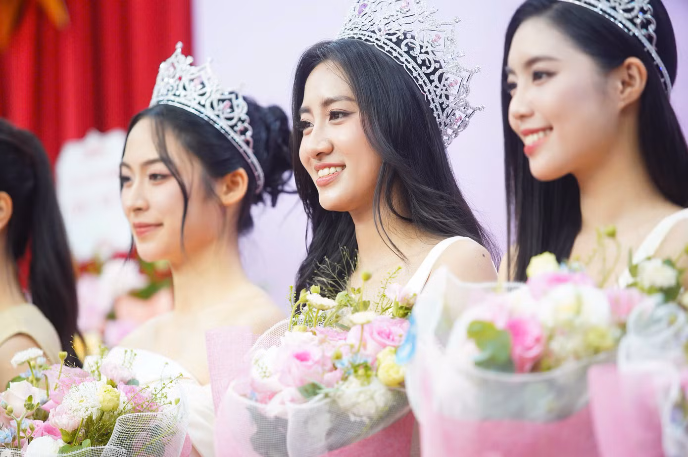 Góc nghiêng của top 3 Hoa hậu Việt Nam 2024.